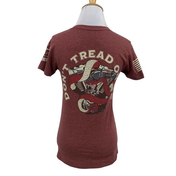 Grunt Style Tee Womens S Mahogany 2023 August Club M8 Gadsden Don't Tread On Me - Picture 1 of 10